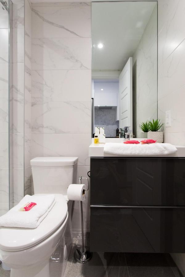 Romantic Studio In The Heart Of Little Italy By Den Stays Montréal Extérieur photo