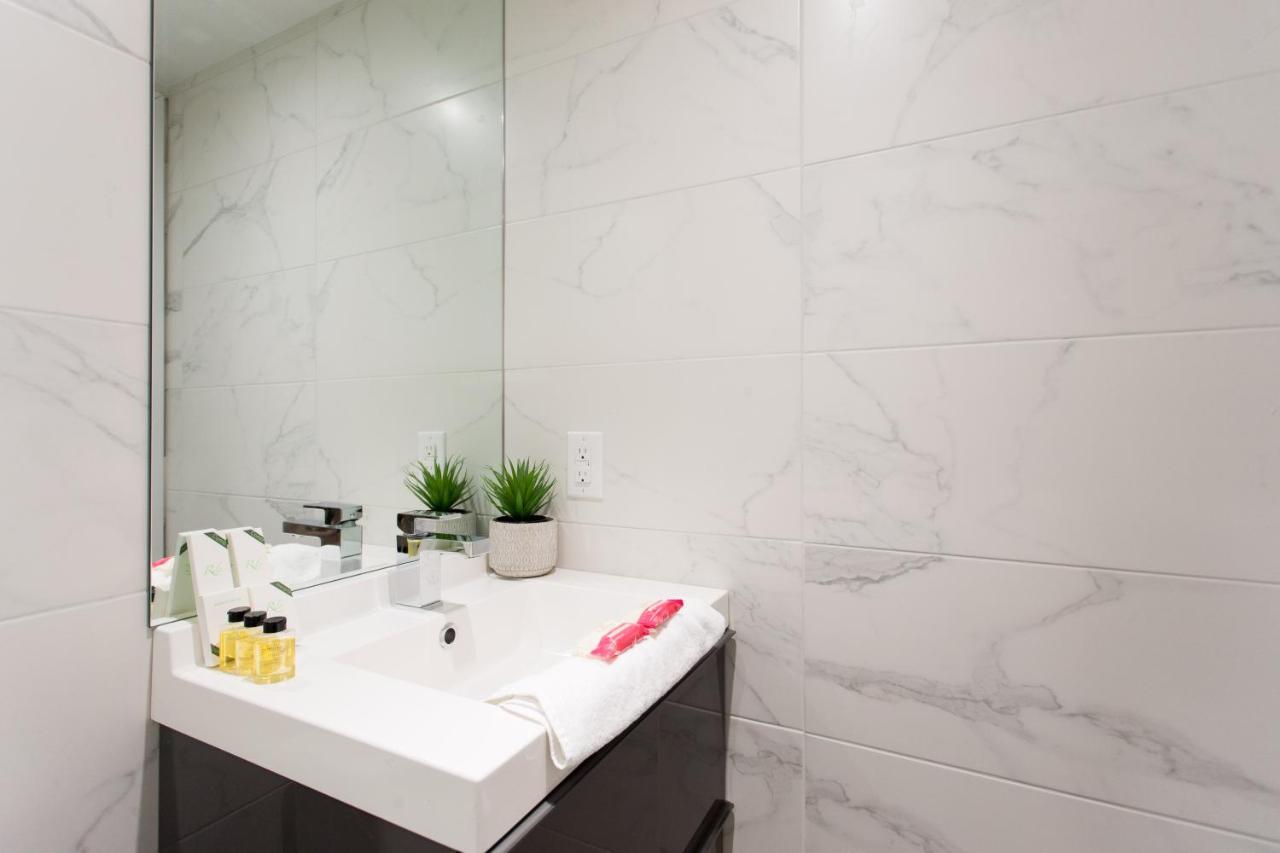 Romantic Studio In The Heart Of Little Italy By Den Stays Montréal Extérieur photo